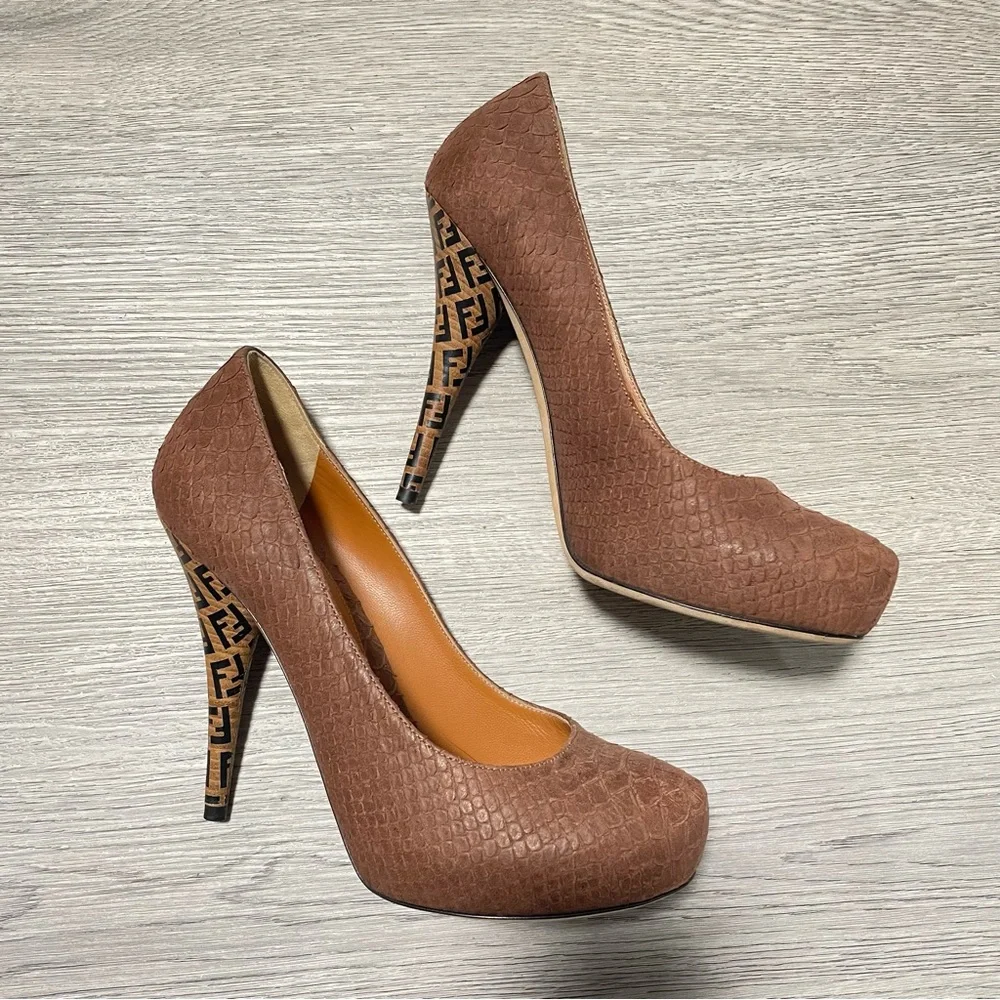 FENDI Logo Python Embossed Leather Round Toe Designer Heels - Size 10 - Brown - Picture 4 of 11